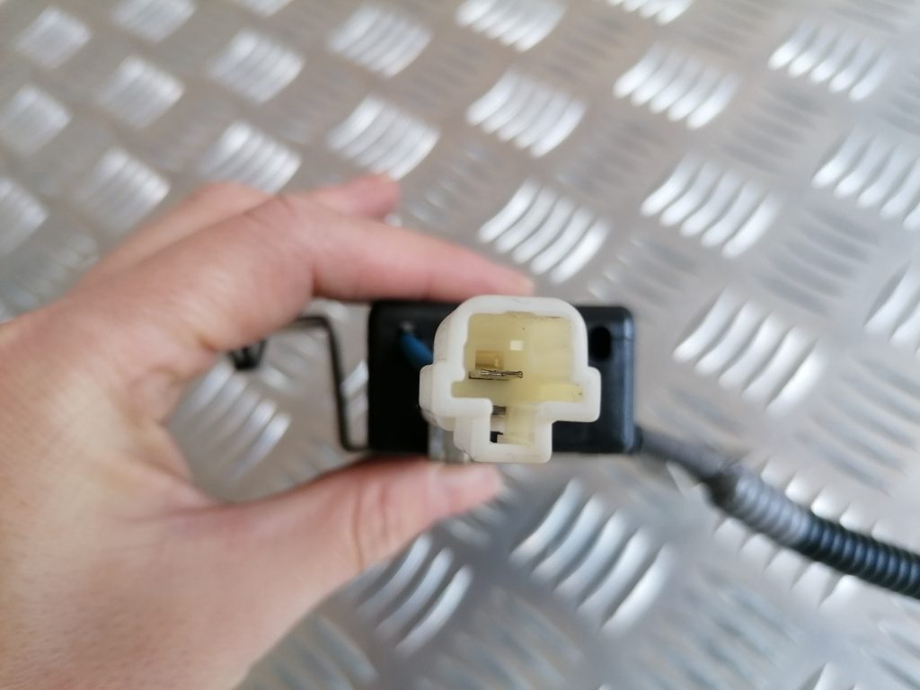 Antenas pastiprinātāja bloks priekš LEXUS IS250 2007 4 Antenas pastiprinātāja bloks priekš LEXUS IS250 2007