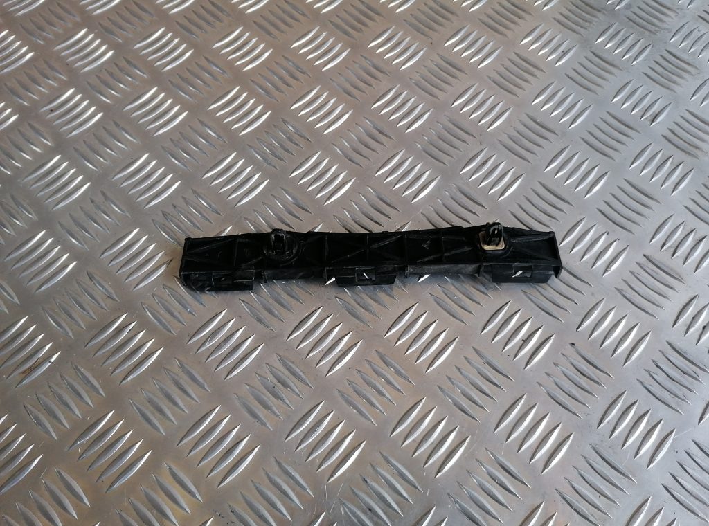 Aizmugurējā spārna un bufera stiprinājums priekš LEXUS IS250 2007 2 Aizmugurējā spārna un bufera stiprinājums priekš LEXUS IS250 2007