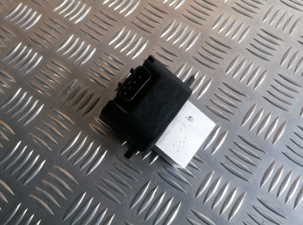 Salona ventilatora rezistors priekš NISSAN PATHFINDER 2006 2 Salona ventilatora rezistors priekš NISSAN PATHFINDER 2006