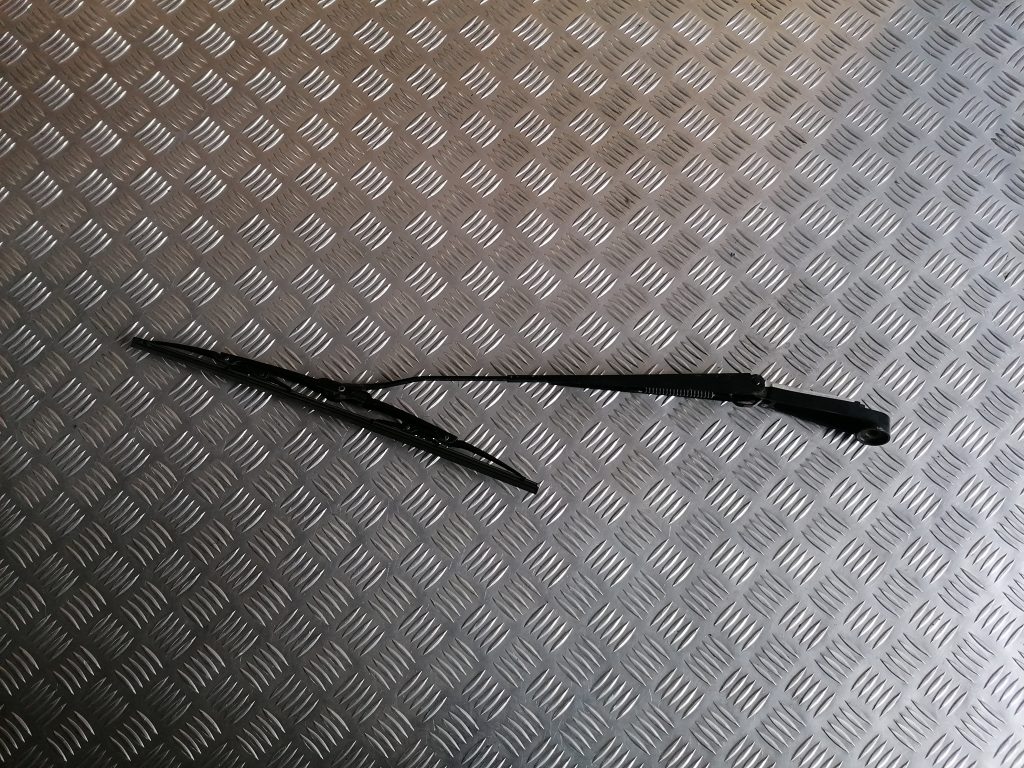 Vējstikla slotiņa priekš NISSAN PATHFINDER 2006 1 Vējstikla slotiņa priekš NISSAN PATHFINDER 2006