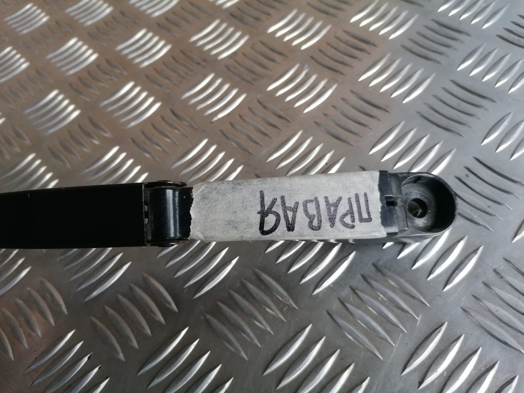 Vējstikla slotiņa priekš NISSAN PATHFINDER 2006 2 Vējstikla slotiņa priekš NISSAN PATHFINDER 2006