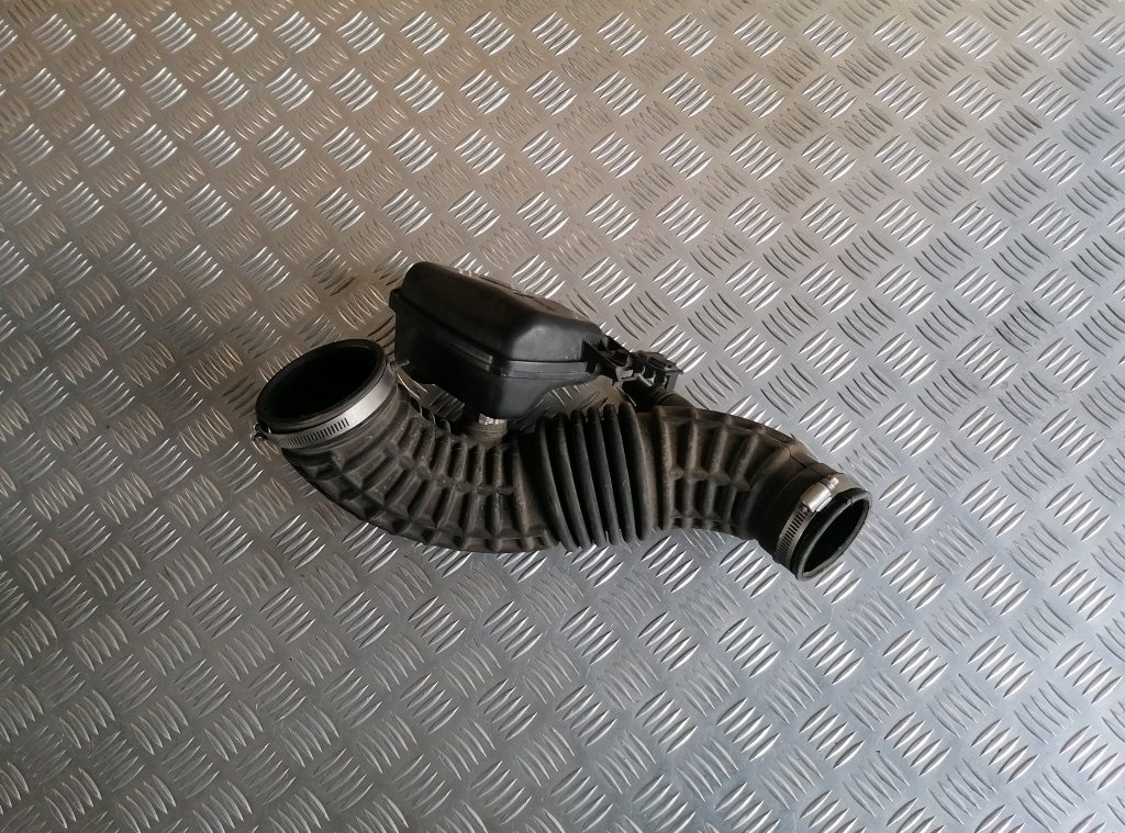 Gaisa filtra korpusa caurule priekš NISSAN PATHFINDER 2006 1 Gaisa filtra korpusa caurule priekš NISSAN PATHFINDER 2006