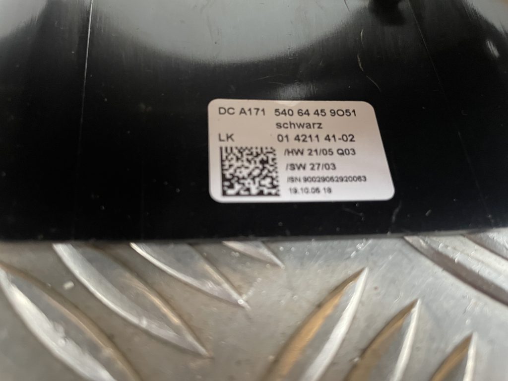 Stūres statnes putekļu aizsargs (salonā) priekš MERCEDES BENZ CLS 320 2005 3 Stūres statnes putekļu aizsargs (salonā) priekš MERCEDES BENZ CLS 320 2005