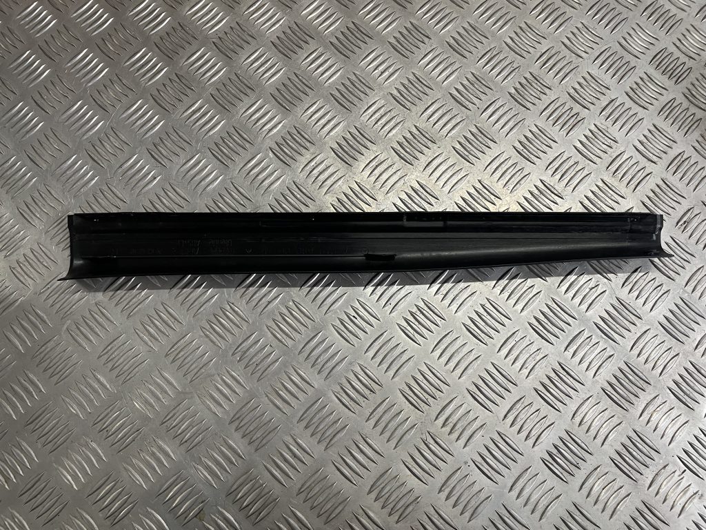 Sliekšņa priekšēja laba uzlika (salonā) priekš MERCEDES BENZ CLS 320 2005 1 Sliekšņa priekšēja laba uzlika (salonā) priekš MERCEDES BENZ CLS 320 2005