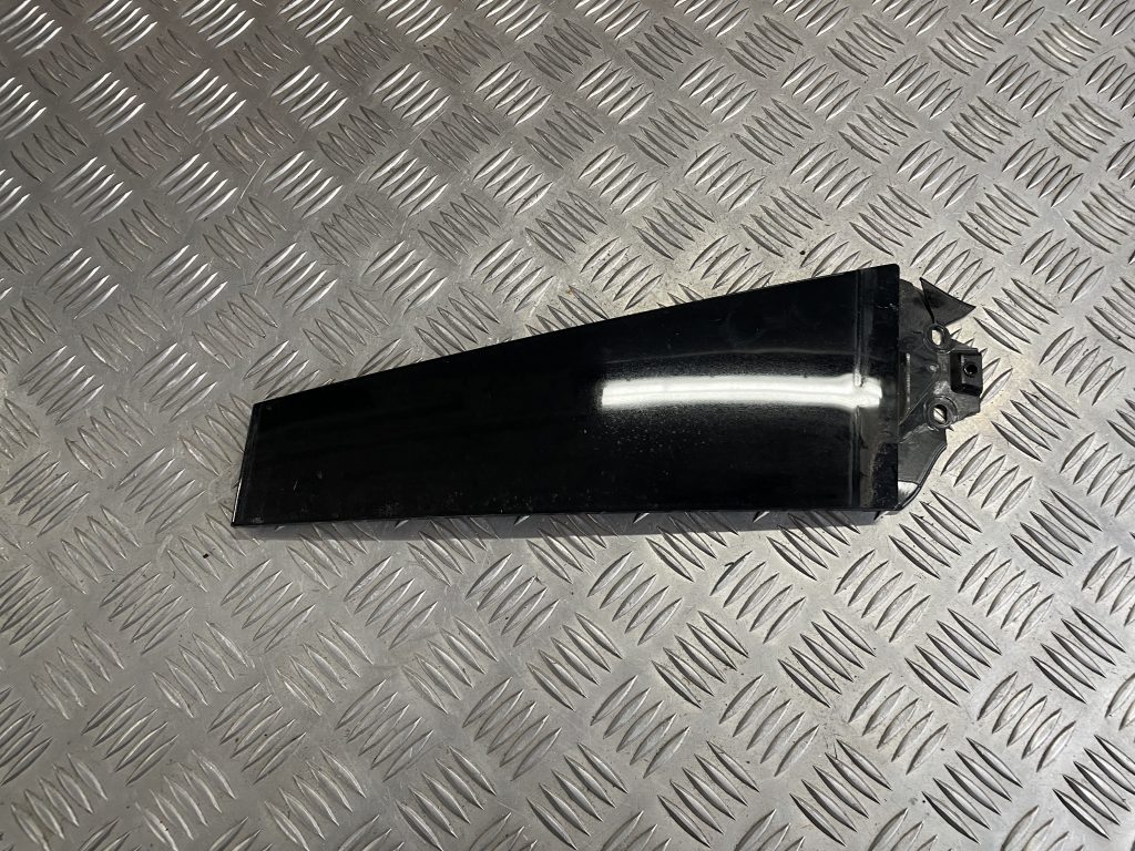 Durvju stikla moldings priekš MERCEDES BENZ CLS 320 2005 1 Durvju stikla moldings priekš MERCEDES BENZ CLS 320 2005