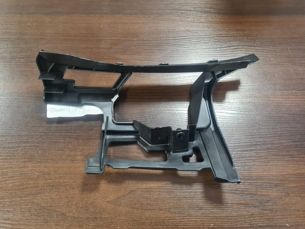 Priekšējā spārna un bufera stiprinājums priekš Volkswagen Golf 2008-2013 5K0807724B 3 Priekšējā spārna un bufera stiprinājums priekš Volkswagen Golf 2008-2013 5K0807724B