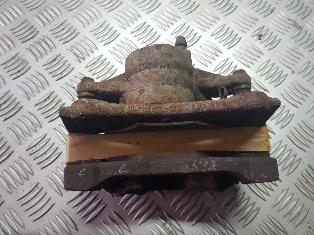 Priekšējais labais suports priekš TOYOTA COROLLA VERSO 2008 2 Priekšējais labais suports priekš TOYOTA COROLLA VERSO 2008