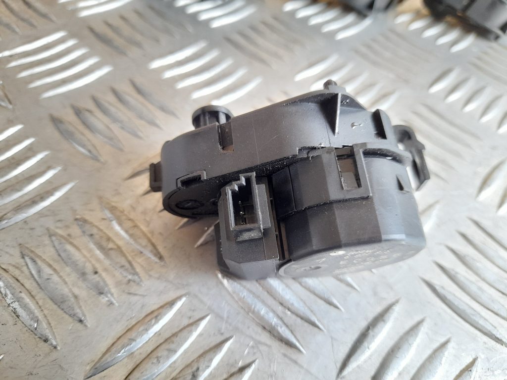 Apsildes sistēmas aktuators priekš BMW 320D E46 2004 TOURING 3 Apsildes sistēmas aktuators priekš BMW 320D E46 2004 TOURING