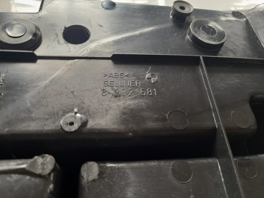 Bagāžnieka nodalījuma plastmasa priekš BMW 320D E46 2004 TOURING 4 Bagāžnieka nodalījuma plastmasa priekš BMW 320D E46 2004 TOURING