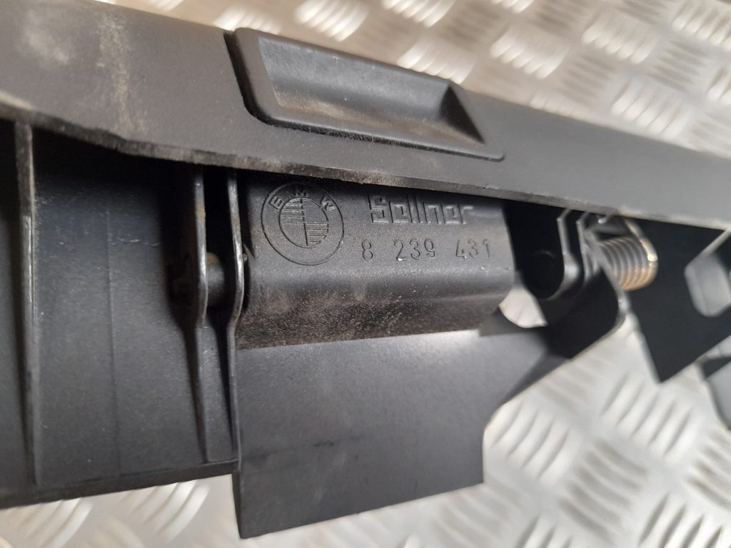 Bagāžnieka nodalījuma ventilācijas režģis priekš BMW 320D E46 2004 TOURING 4 Bagāžnieka nodalījuma ventilācijas režģis priekš BMW 320D E46 2004 TOURING