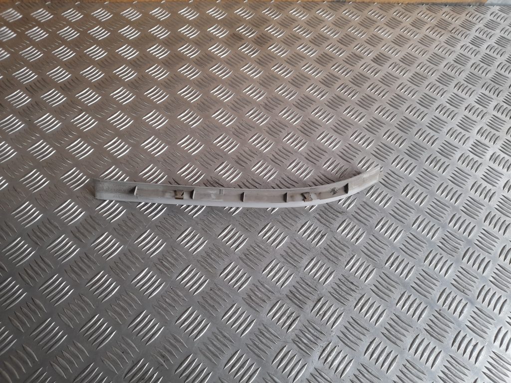 Bagāžnieka vāka apdare priekš BMW 320D E46 2004 TOURING 2 Bagāžnieka vāka apdare priekš BMW 320D E46 2004 TOURING