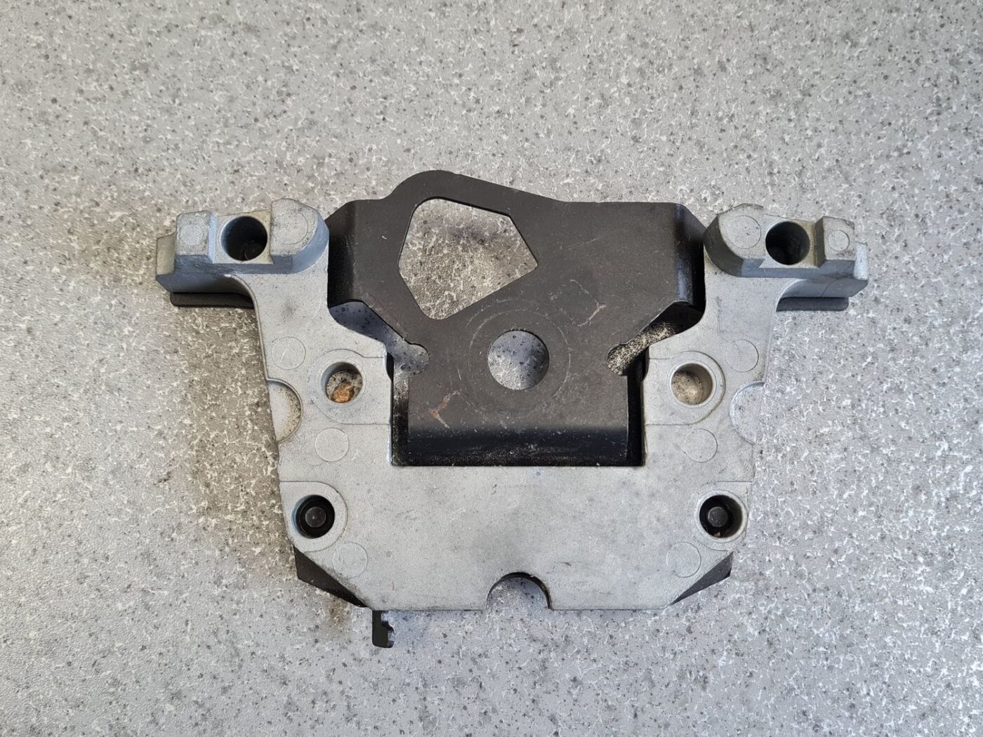 Stūres iekšējais stiprinājums priekš VOLVO V70 2003 GREY 3 Stūres iekšējais stiprinājums priekš VOLVO V70 2003 GREY