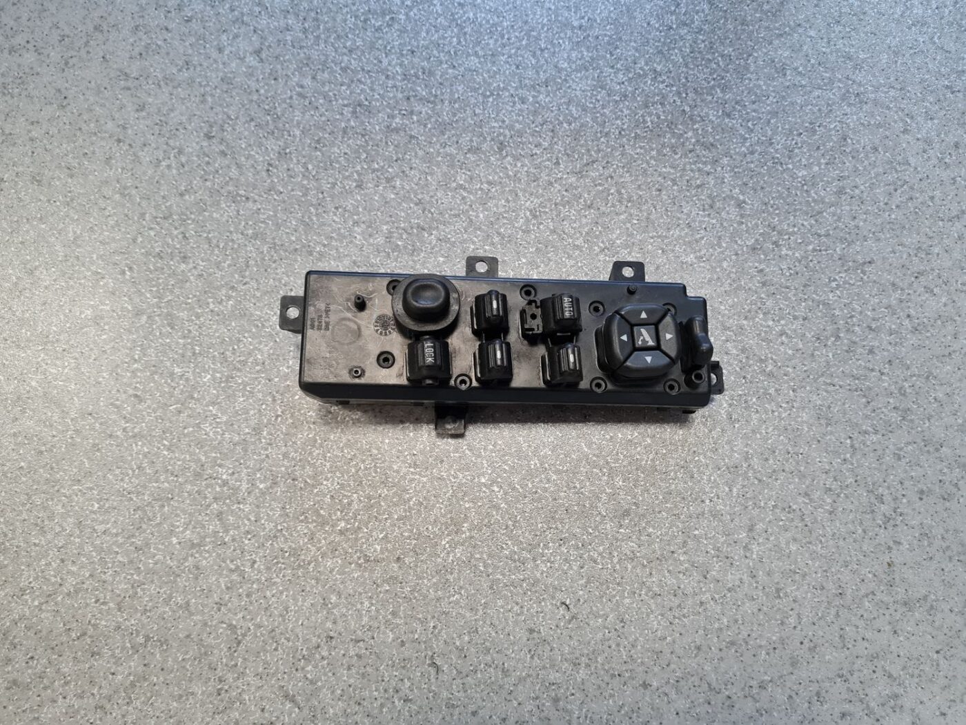 Šofera durvju slēdža pogas priekš JEEP GRAND CHEROKEE 2004 1 Šofera durvju slēdža pogas priekš JEEP GRAND CHEROKEE 2004