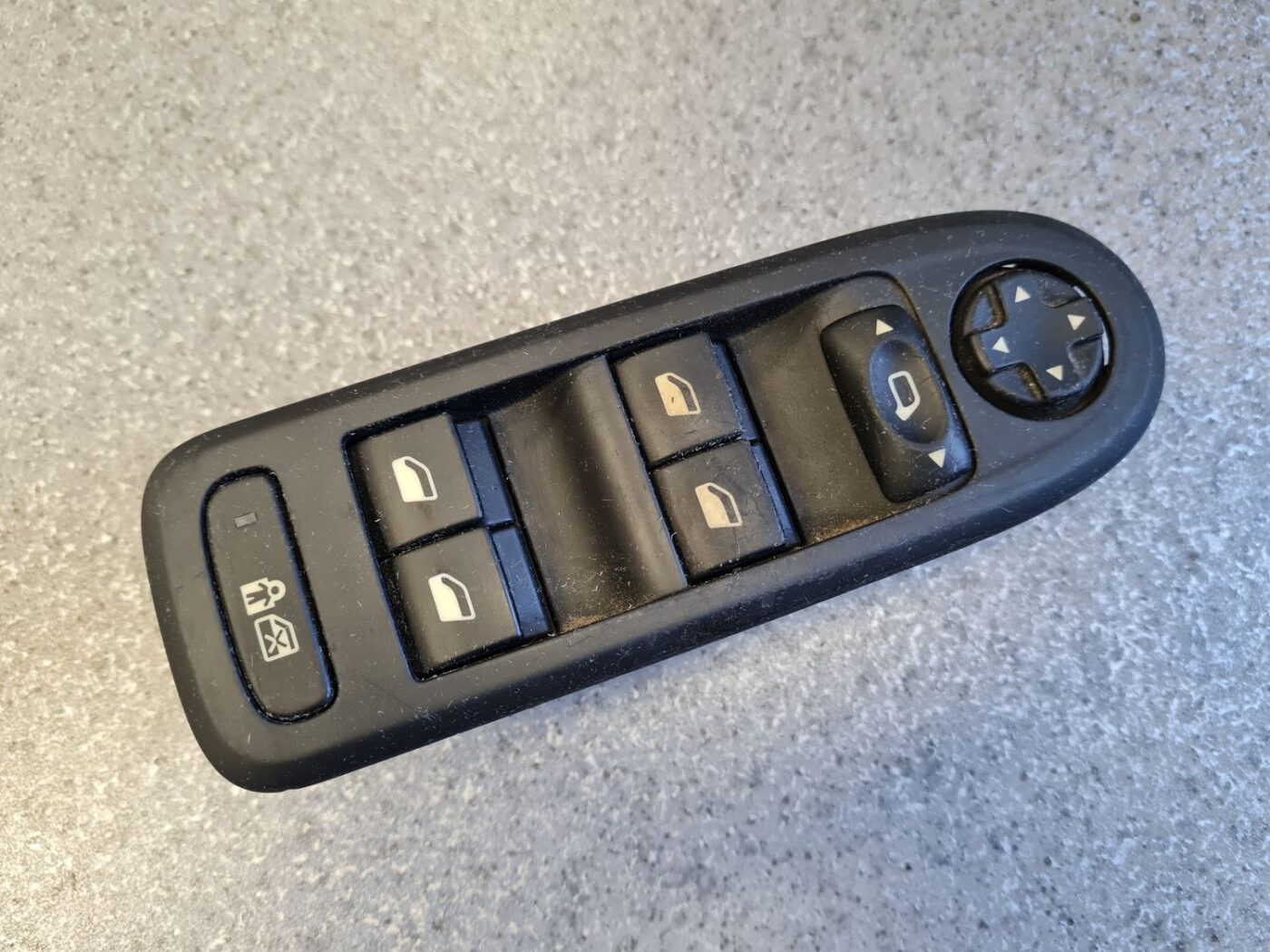 Šofera durvju slēdža pogas priekš PEUGEOT 508 2012 2 Šofera durvju slēdža pogas priekš PEUGEOT 508 2012