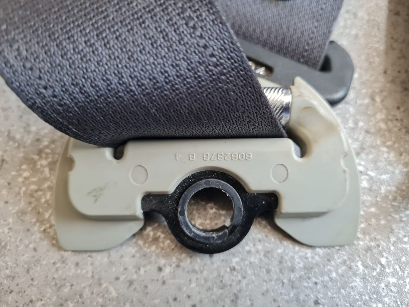 Priekšējā labā drošības josta priekš CITROEN C-CROSSER 2009 10 Priekšējā labā drošības josta priekš CITROEN C-CROSSER 2009