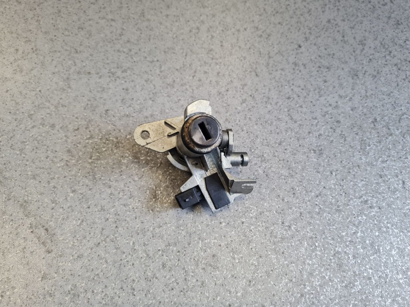 Bagāžnieka vāka slēdzene priekš AUDI A4 2007 1 Bagāžnieka vāka slēdzene priekš AUDI A4 2007