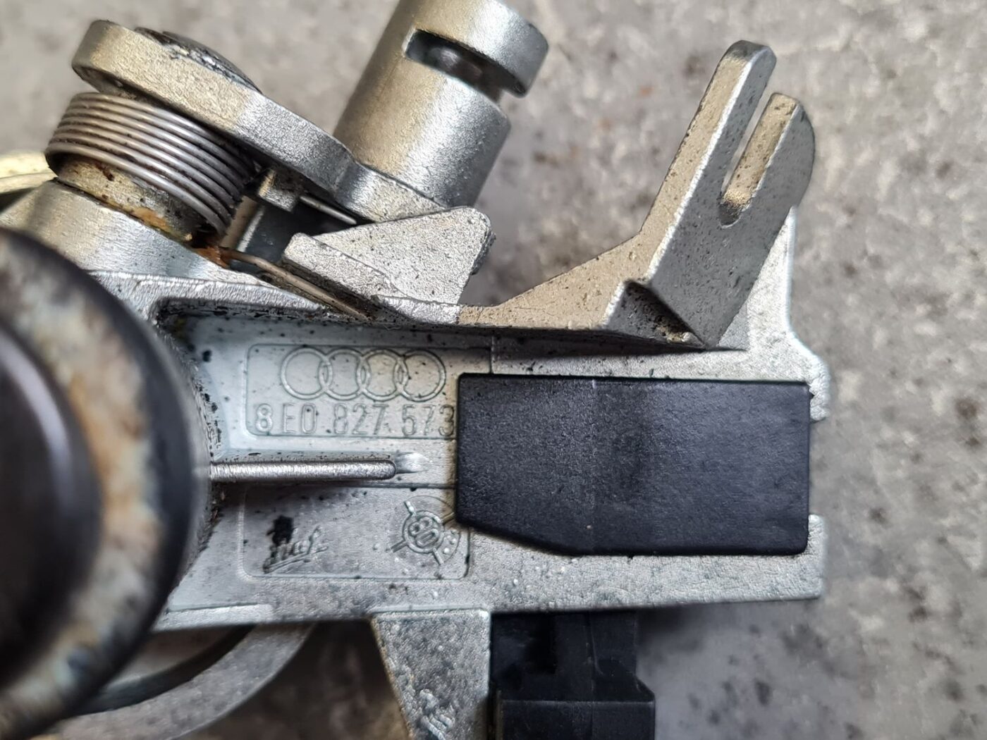 Bagāžnieka vāka slēdzene priekš AUDI A4 2007 4 Bagāžnieka vāka slēdzene priekš AUDI A4 2007