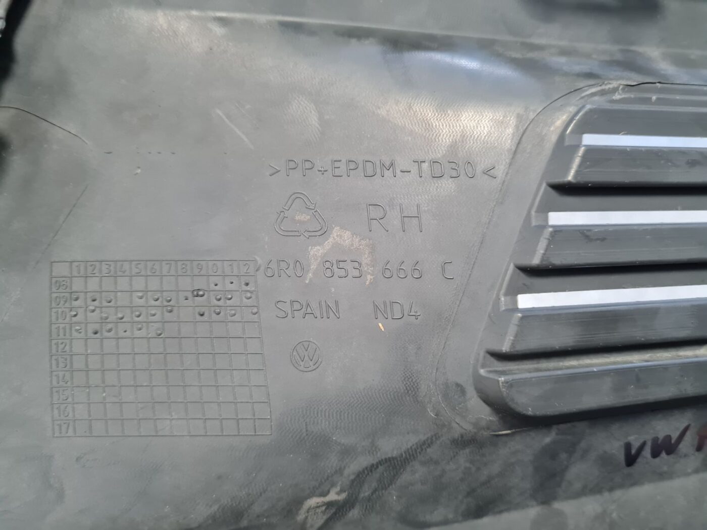 Miglas luktura reste, pa labi priekš VW POLO 2011 3 Miglas luktura reste, pa labi priekš VW POLO 2011