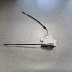 Priekšējo kreiso durvju slēdzene priekš VW PASSAT B6 2008 ANGL.