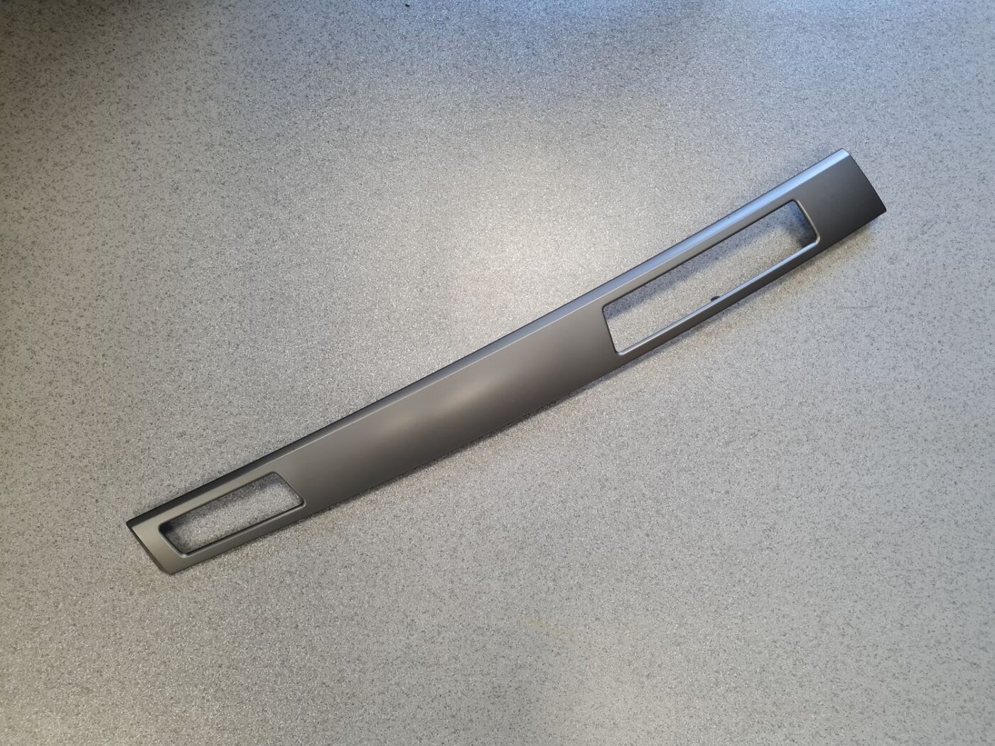 Mērinstrumentu paneļa dekoratīvā uzlika priekš BMW 520D E60 2006 ENG. 1 Mērinstrumentu paneļa dekoratīvā uzlika priekš BMW 520D E60 2006 ENG.