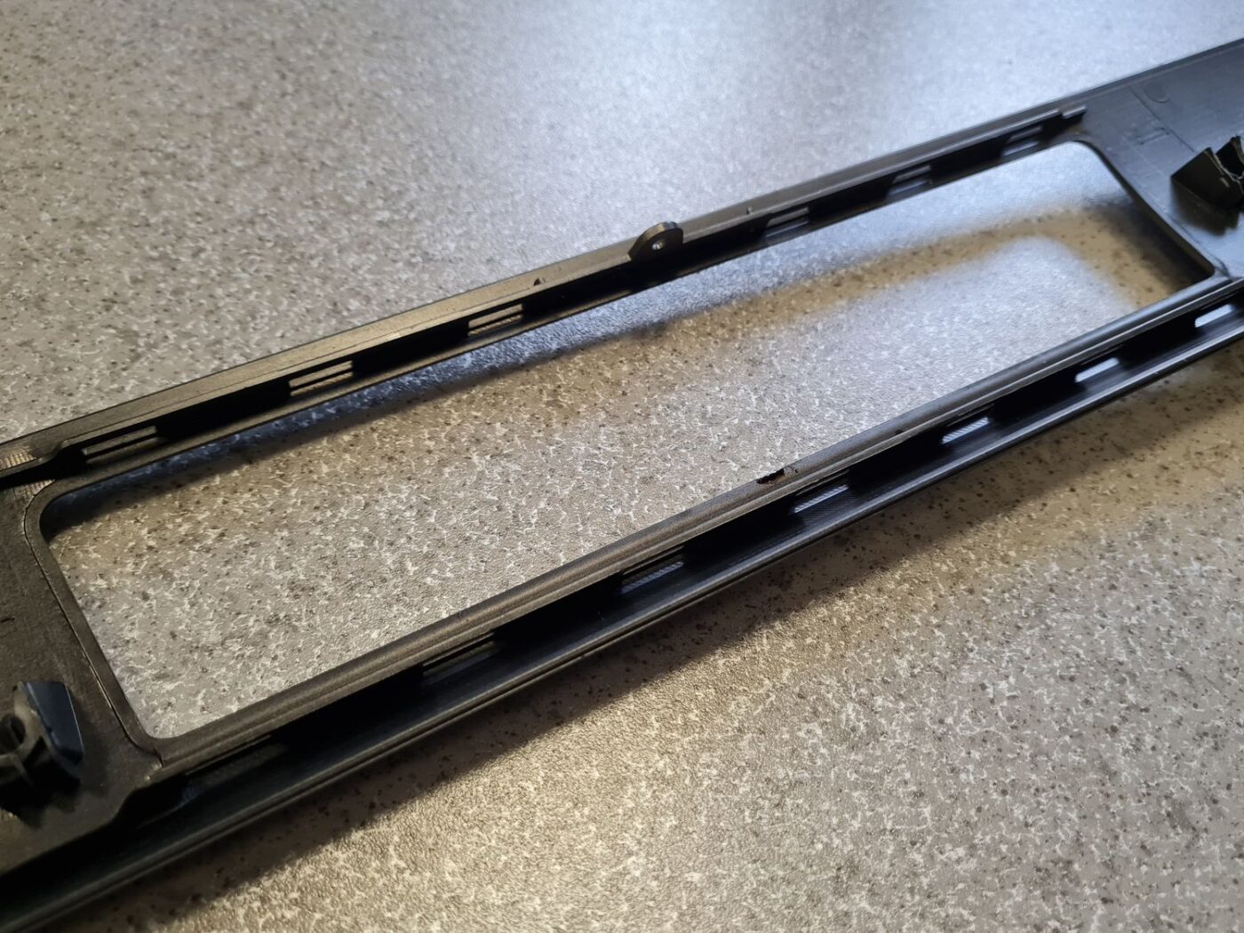 Mērinstrumentu paneļa dekoratīvā uzlika priekš BMW 520D E60 2006 ENG. 6 Mērinstrumentu paneļa dekoratīvā uzlika priekš BMW 520D E60 2006 ENG.