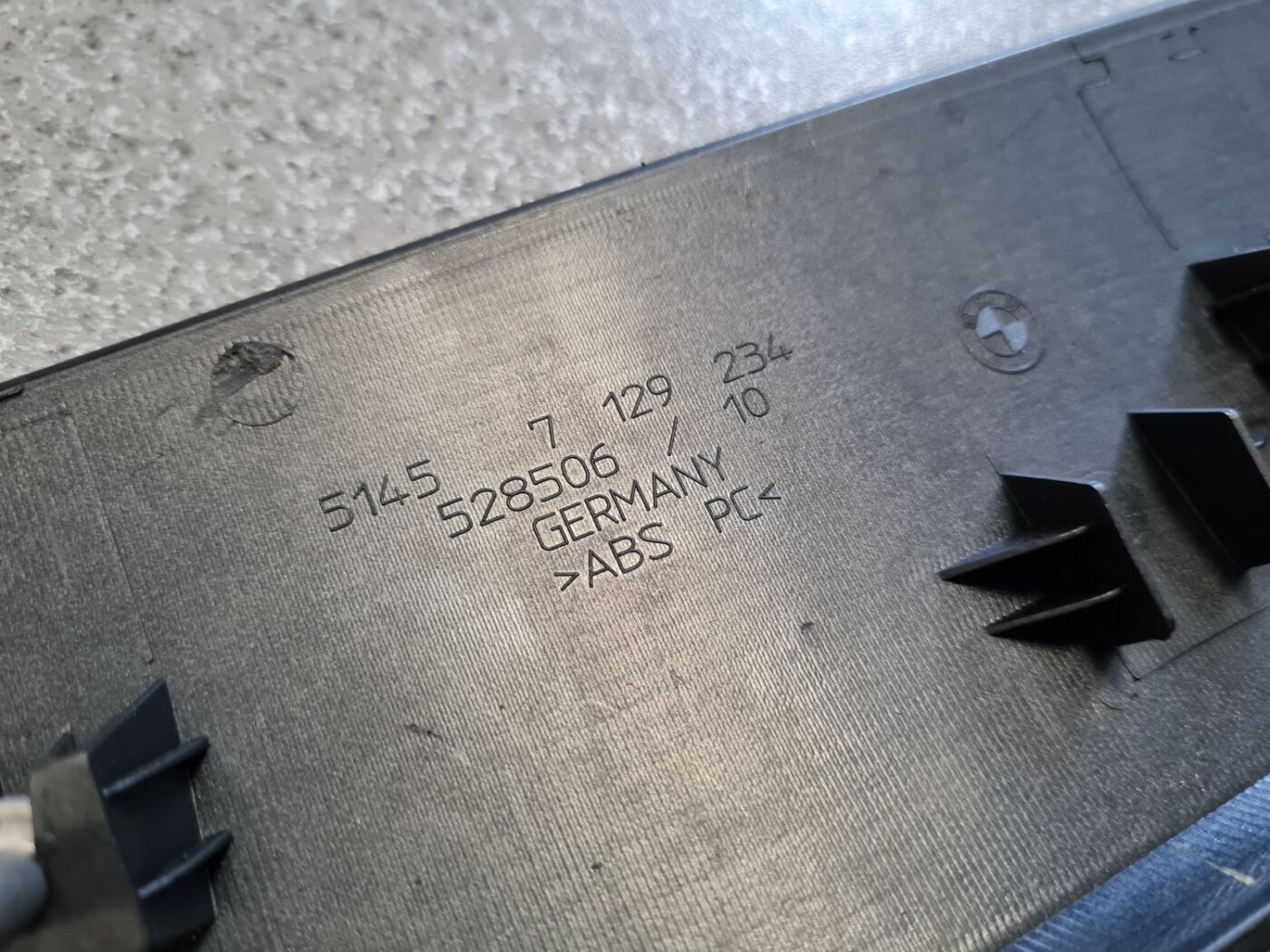 Mērinstrumentu paneļa dekoratīvā uzlika priekš BMW 520D E60 2006 ENG. 3 Mērinstrumentu paneļa dekoratīvā uzlika priekš BMW 520D E60 2006 ENG.