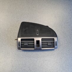 Mērinstrumentu paneļa gaisa vads, centrā priekš TOYOTA AVENSIS 2012