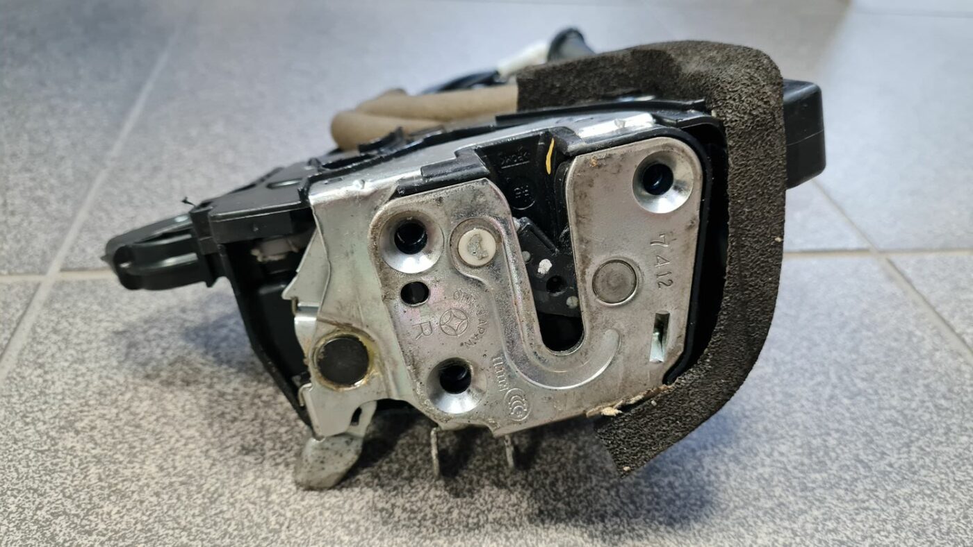 Priekšējo labo durvju slēdzene priekš NISSAN X-TRAIL 2007 4 Priekšējo labo durvju slēdzene priekš NISSAN X-TRAIL 2007