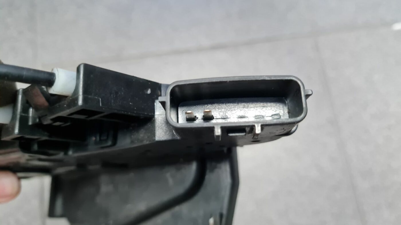 Priekšējo labo durvju slēdzene priekš NISSAN X-TRAIL 2007 6 Priekšējo labo durvju slēdzene priekš NISSAN X-TRAIL 2007