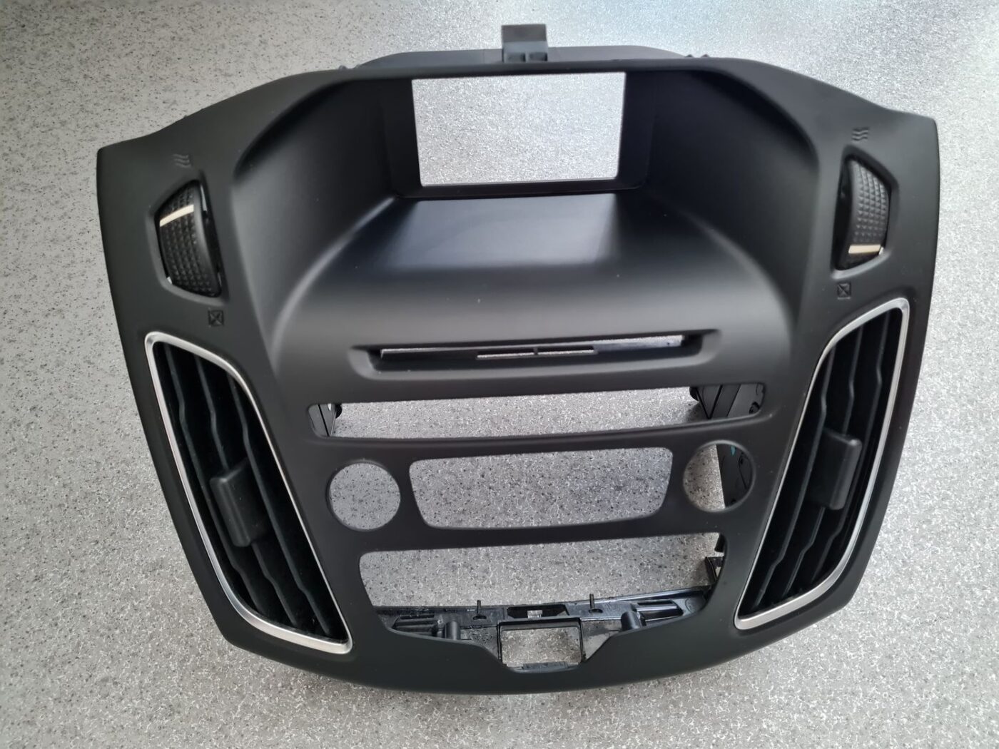 Mērinstrumentu paneļa gaisa vads, centrā priekš FORD FOCUS 2016 2 Mērinstrumentu paneļa gaisa vads, centrā priekš FORD FOCUS 2016