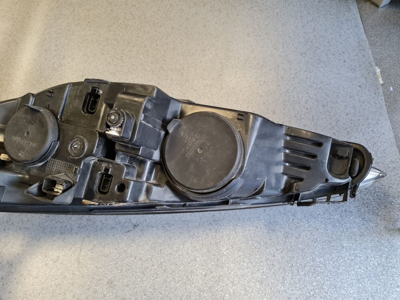 Priekšējais labais lukturis priekš PEUGEOT 407 2005 8 Priekšējais labais lukturis priekš PEUGEOT 407 2005