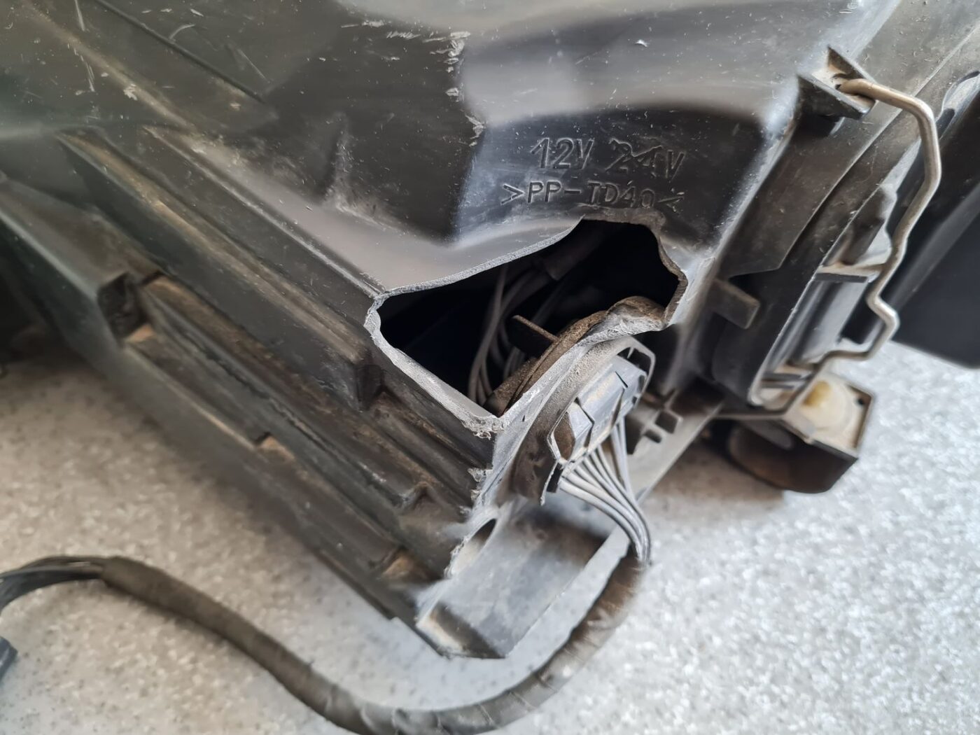 Priekšējais labais lukturis priekš VOLVO XC60 2009 10 Priekšējais labais lukturis priekš VOLVO XC60 2009