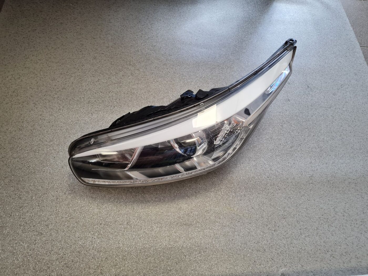 Priekšējais kreisais lukturis priekš KIA CEED 2013 1 Priekšējais kreisais lukturis priekš KIA CEED 2013