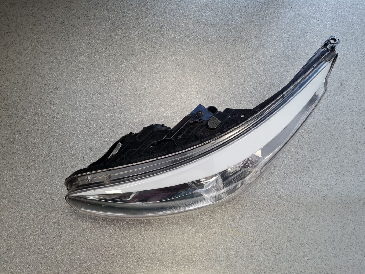 Priekšējais kreisais lukturis priekš KIA CEED 2013 18 Priekšējais kreisais lukturis priekš KIA CEED 2013