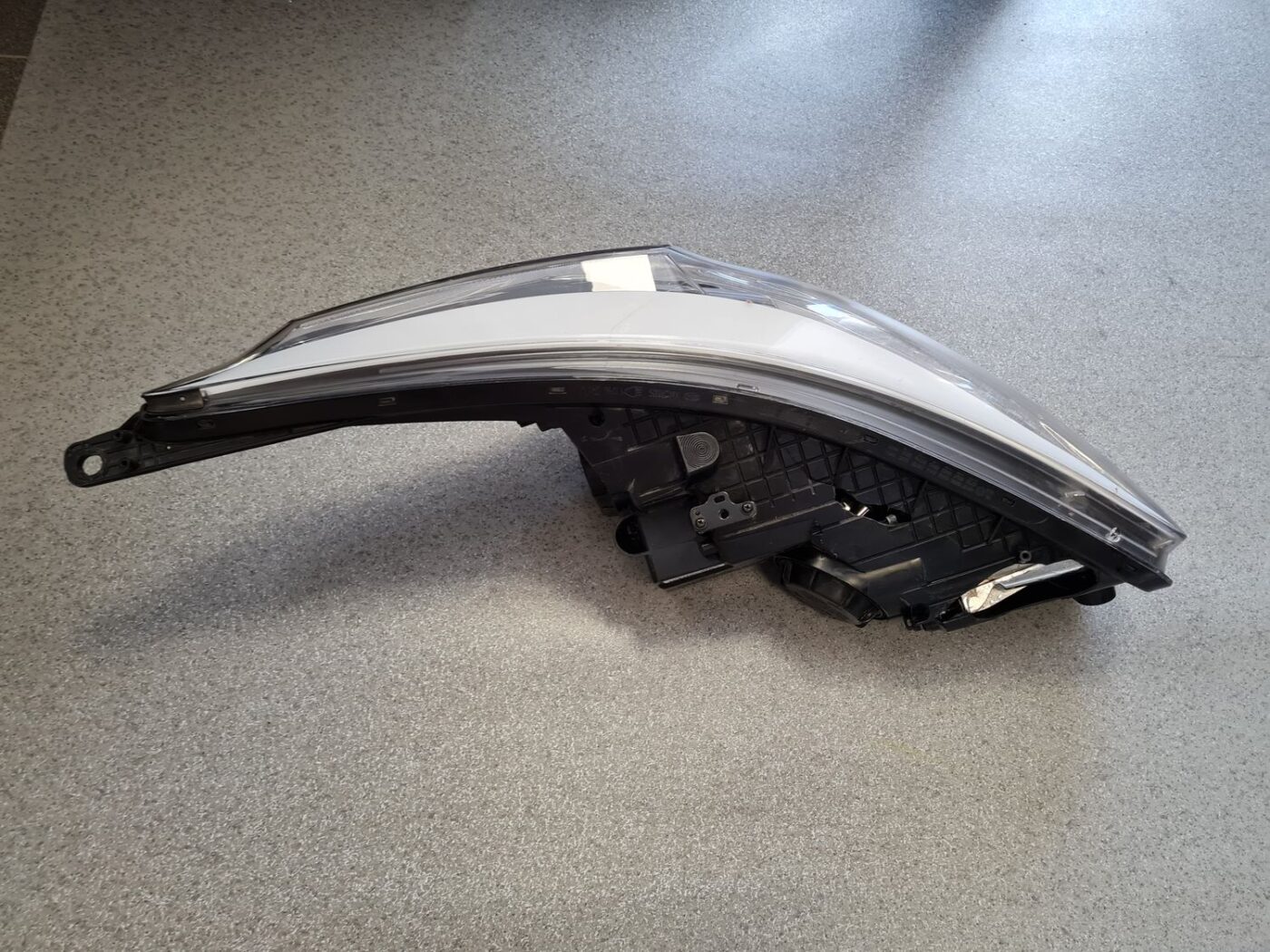 Priekšējais kreisais lukturis priekš KIA CEED 2013 17 Priekšējais kreisais lukturis priekš KIA CEED 2013