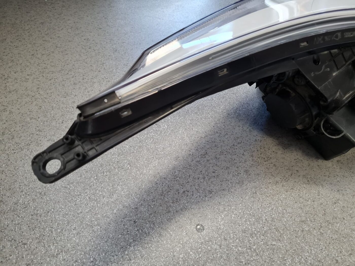 Priekšējais kreisais lukturis priekš KIA CEED 2013 16 Priekšējais kreisais lukturis priekš KIA CEED 2013