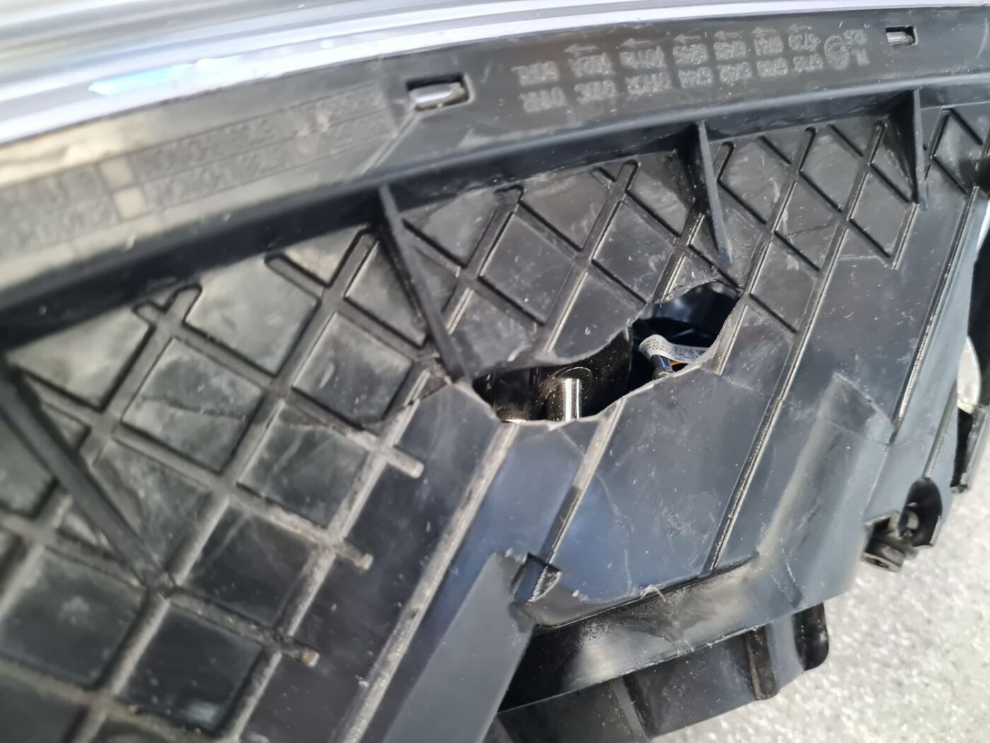 Priekšējais kreisais lukturis priekš KIA CEED 2013 14 Priekšējais kreisais lukturis priekš KIA CEED 2013