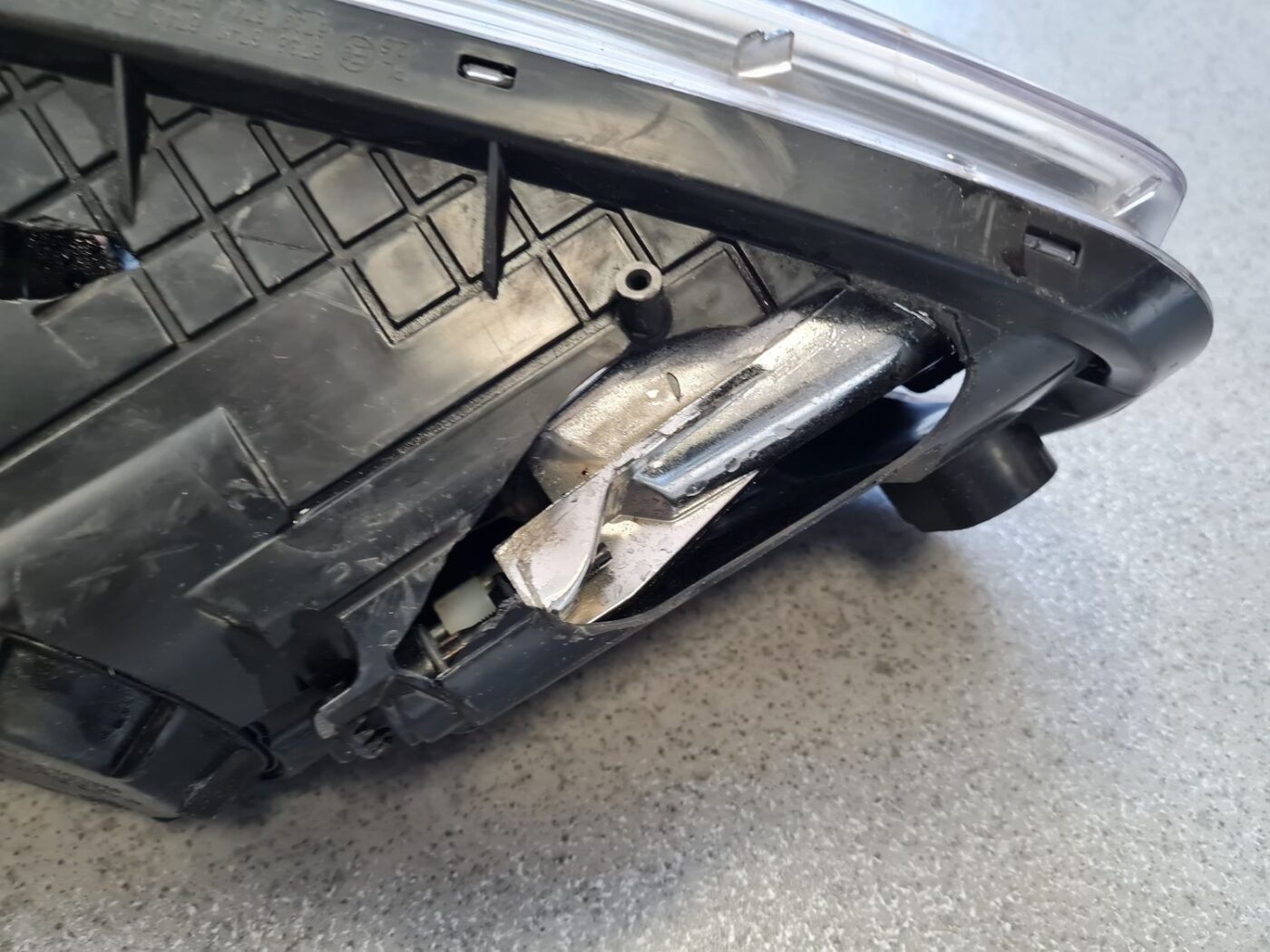 Priekšējais kreisais lukturis priekš KIA CEED 2013 13 Priekšējais kreisais lukturis priekš KIA CEED 2013