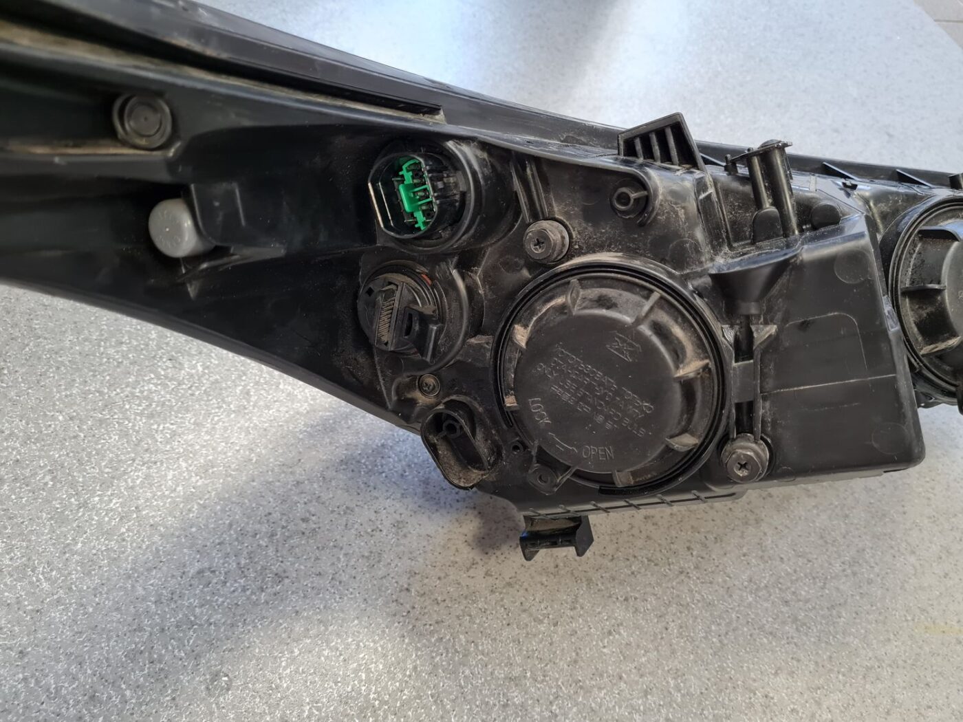 Priekšējais kreisais lukturis priekš KIA CEED 2013 11 Priekšējais kreisais lukturis priekš KIA CEED 2013