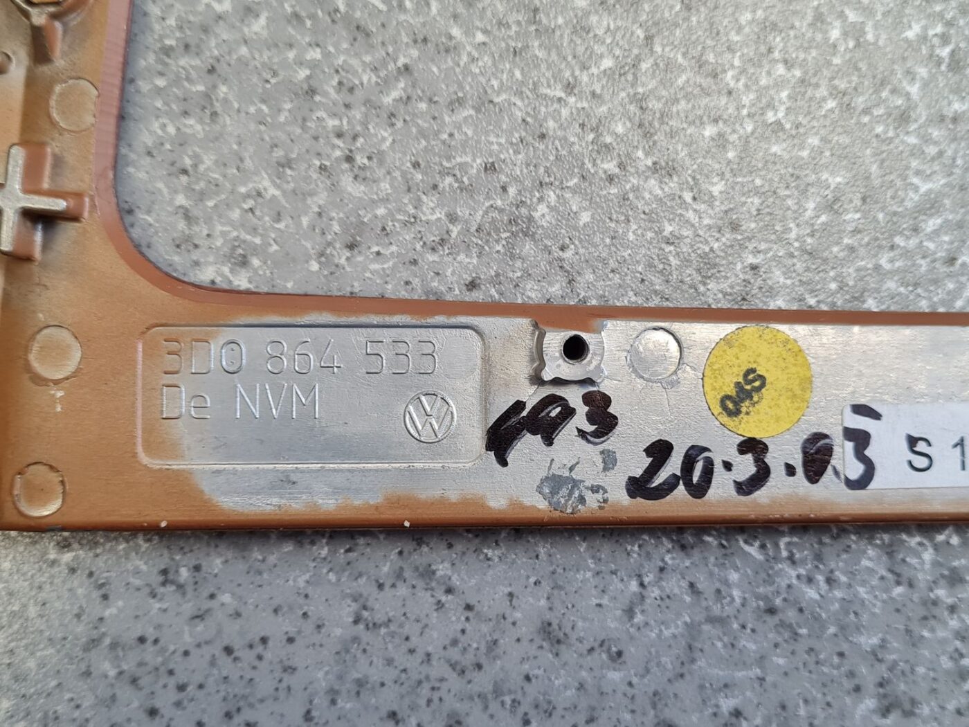 Dekoratīvs rāmis pārnesumu selektoram priekš VW PHAETON 2005 3 Dekoratīvs rāmis pārnesumu selektoram priekš VW PHAETON 2005