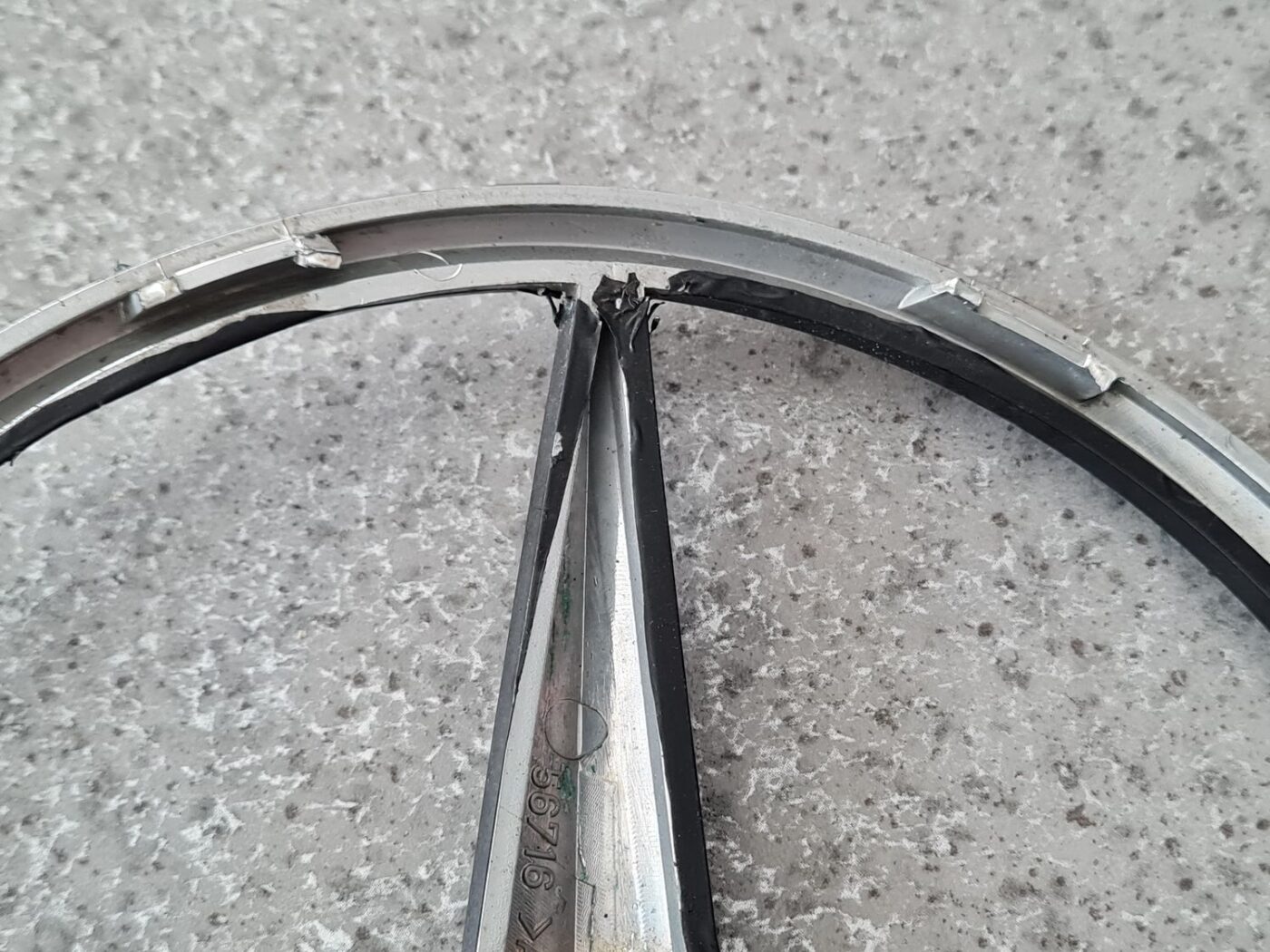 Logotips/Emblema priekš MERCEDES BENZ CLS 320 2005 5 Logotips/Emblema priekš MERCEDES BENZ CLS 320 2005