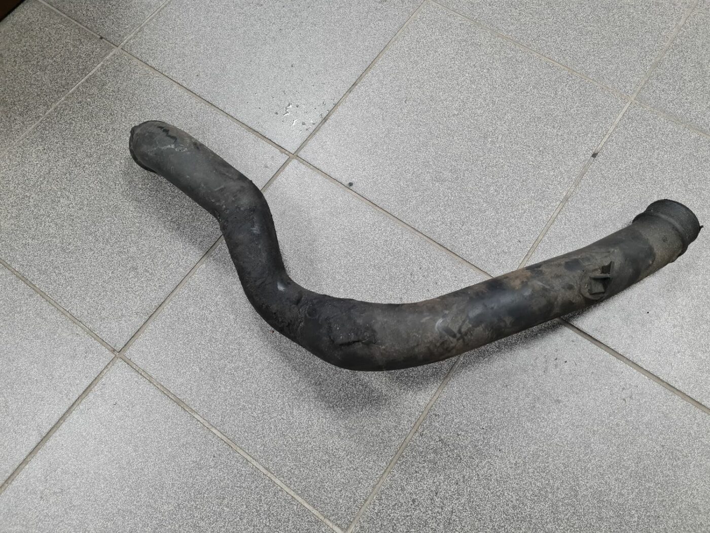 Interkulera caurule priekš VOLVO V70 2007 6 Interkulera caurule priekš VOLVO V70 2007