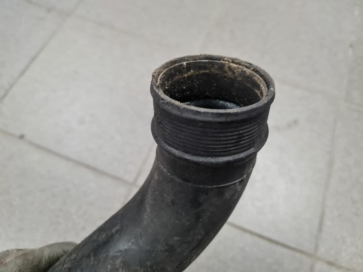 Interkulera caurule priekš VOLVO V70 2007 7 Interkulera caurule priekš VOLVO V70 2007