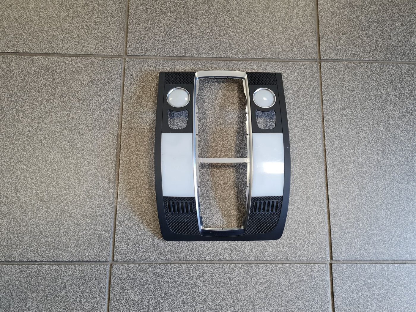 Salona apgaismojuma panelis priekš AUDI A6 AVANT 2007 QUATTRO 1 Salona apgaismojuma panelis priekš AUDI A6 AVANT 2007 QUATTRO