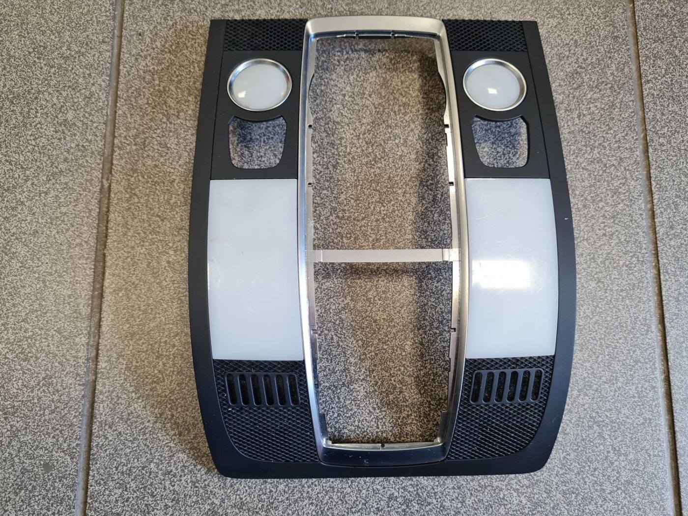 Salona apgaismojuma panelis priekš AUDI A6 AVANT 2007 QUATTRO 2 Salona apgaismojuma panelis priekš AUDI A6 AVANT 2007 QUATTRO