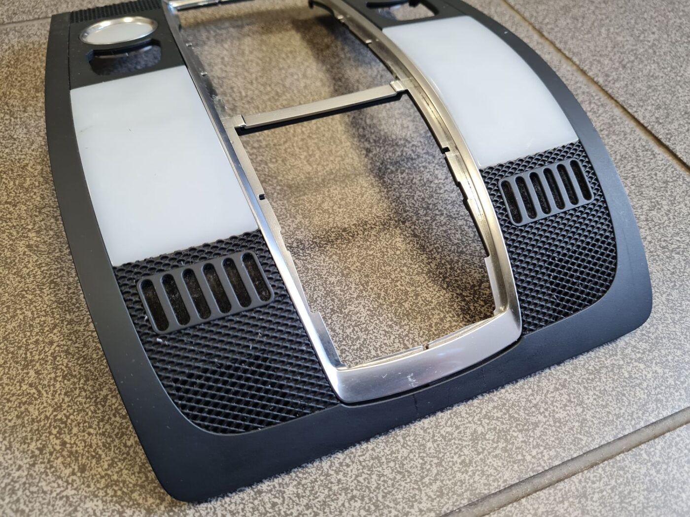 Salona apgaismojuma panelis priekš AUDI A6 AVANT 2007 QUATTRO 9 Salona apgaismojuma panelis priekš AUDI A6 AVANT 2007 QUATTRO