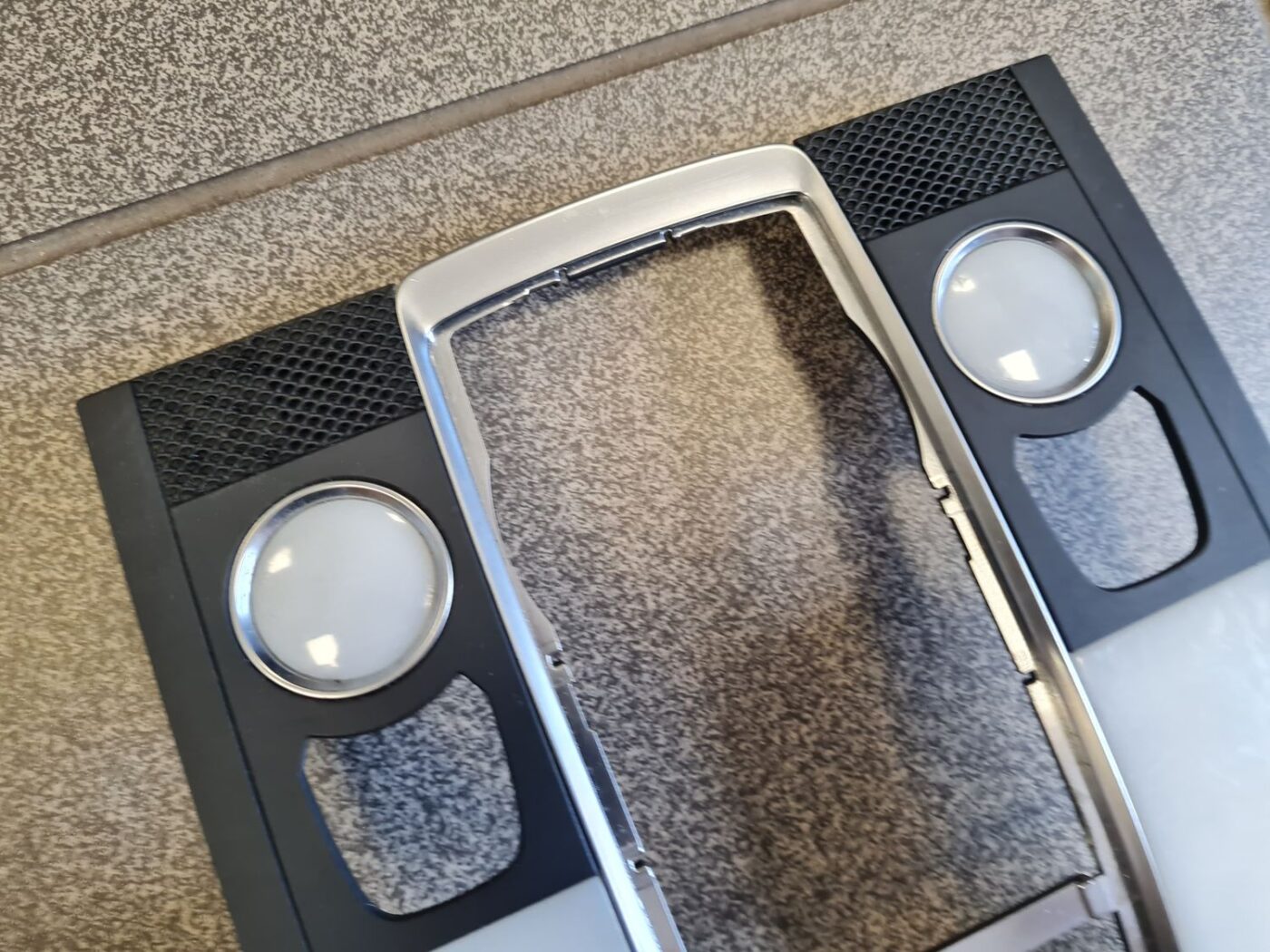 Salona apgaismojuma panelis priekš AUDI A6 AVANT 2007 QUATTRO 7 Salona apgaismojuma panelis priekš AUDI A6 AVANT 2007 QUATTRO