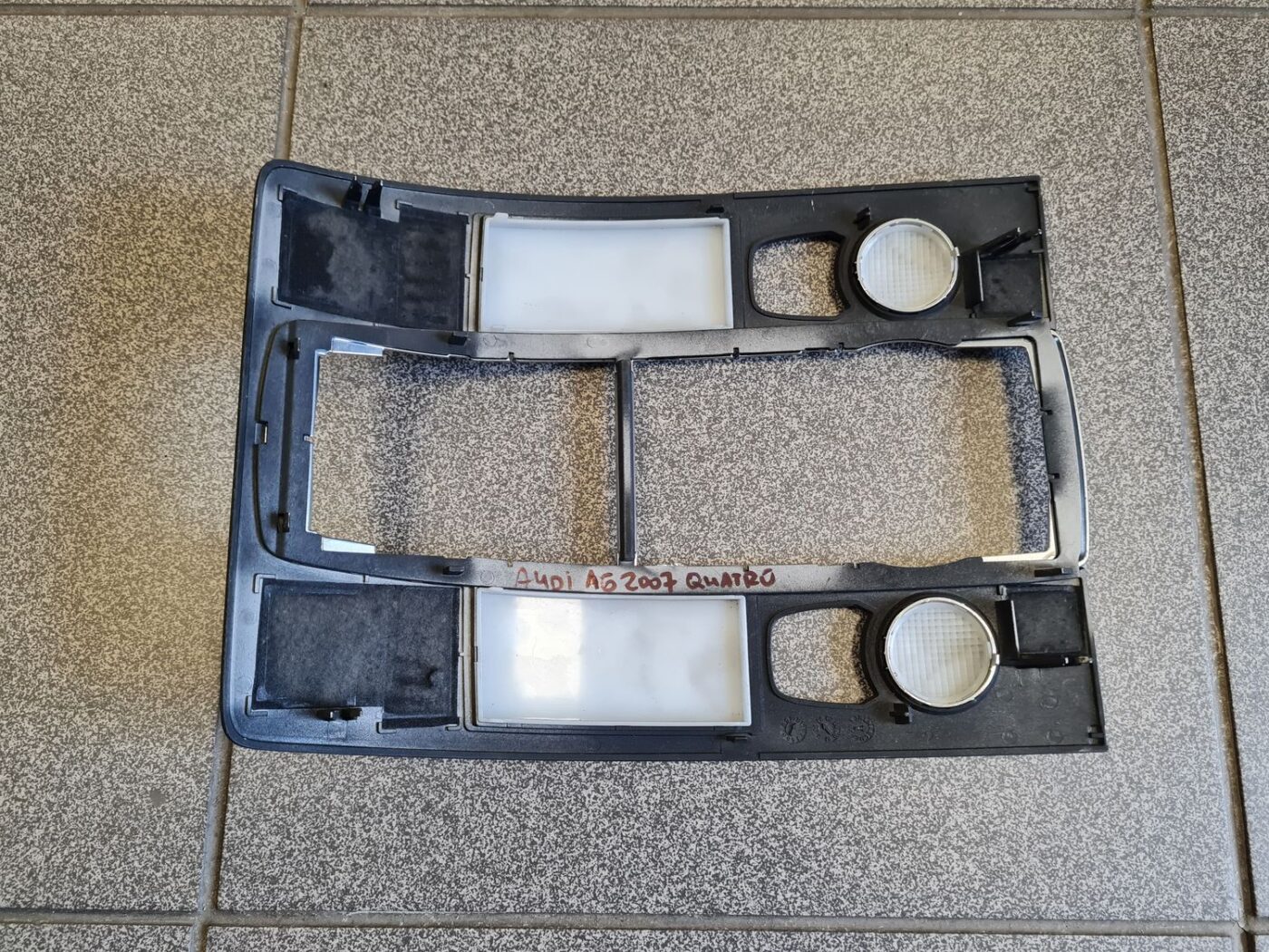 Salona apgaismojuma panelis priekš AUDI A6 AVANT 2007 QUATTRO 6 Salona apgaismojuma panelis priekš AUDI A6 AVANT 2007 QUATTRO