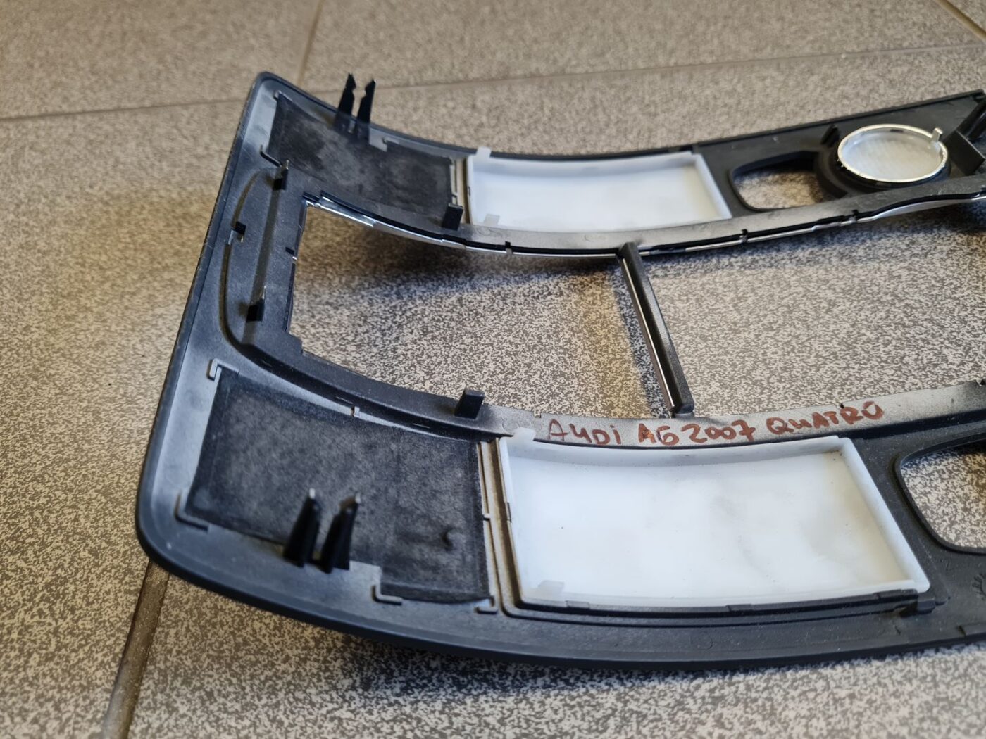 Salona apgaismojuma panelis priekš AUDI A6 AVANT 2007 QUATTRO 4 Salona apgaismojuma panelis priekš AUDI A6 AVANT 2007 QUATTRO