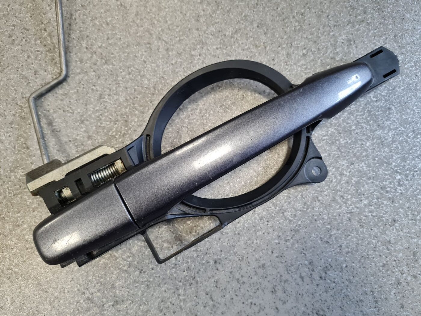 Priekšējāis labais durvju rokturis priekš CITROEN C-CROSSER 2009 2 Priekšējāis labais durvju rokturis priekš CITROEN C-CROSSER 2009